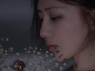 修女变身，樱晚gigi的写真更新：信仰与时尚的碰撞！