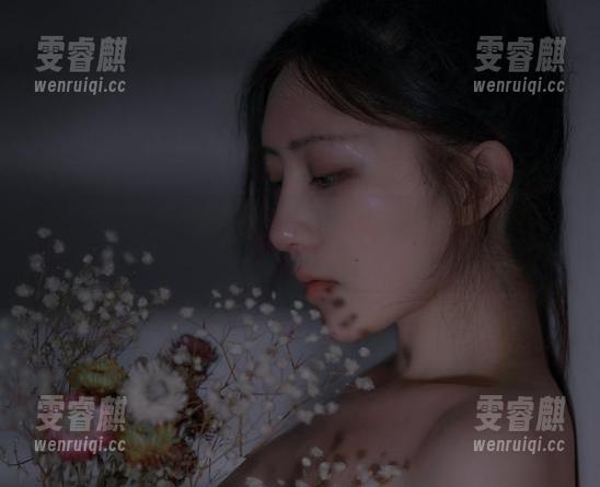 修女变身，樱晚gigi的写真更新：信仰与时尚的碰撞！