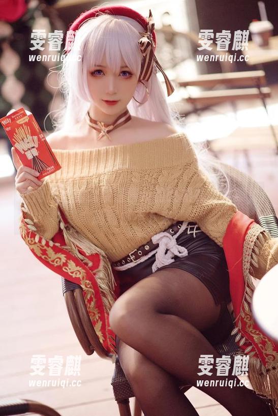在网盘里翻找樱落酱w的欧根礼服合集，刷到停不下来！