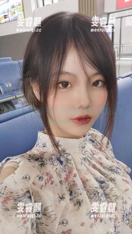 小心！这个洛可ss的棉袜写真，可能让你一秒变成鞋子控！