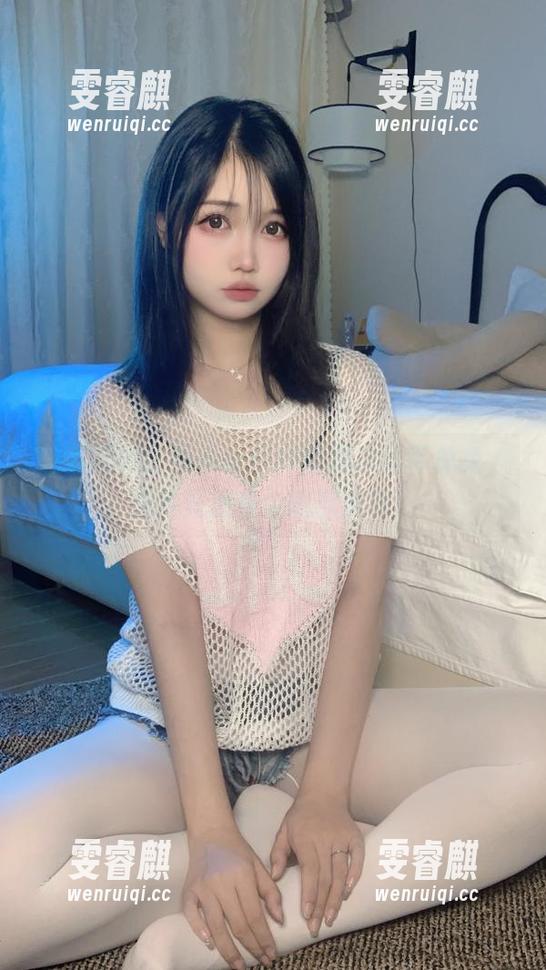 原图揭秘！洛桑w伊梓的网袜丝带兔兔，照片竟然是个幽默风暴！