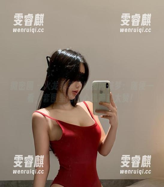 微密圈 - 火龙果羊和她的网袜梦：随便一看，套图里的小心机简直太赞！