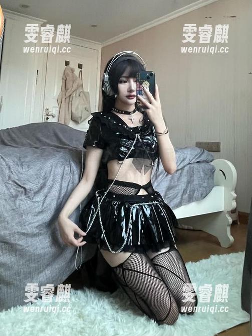 炸蛋Boom的镂空，作品里藏着多少资源？哈哈，不得不说眼光独特！
