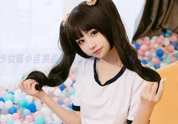 爆机少女喵小吉抓拍的快乐野餐瞬间，食物竟成了配角？