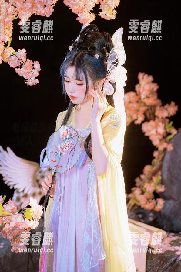 看爆机少女喵小吉如何把古玩店玩偶变得迷人，这组图片合集你绝对不能错过！