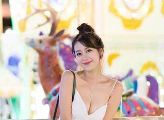 爱蜜社 - “莉莉Lily的白裙”合集，每张图都是不同的心动瞬间，求别说透。