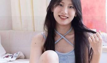 物恋传媒 - 套图中的嘟嘟：校园里每个角落都有她的身影，资源太让人流连！