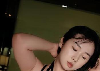 微密圈 - 高画质下的美腿，瑜瑾u的高清写真让人想多看几眼