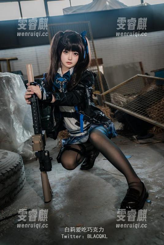兔女郎白莉爱吃巧克力：她的写真和套图，总能让你忍不住心跳加速。