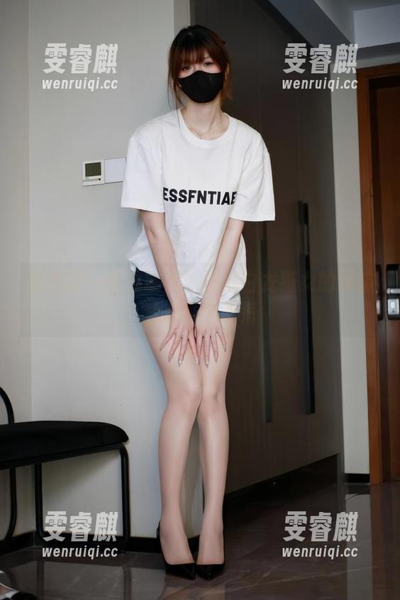微密圈 - 精选图库：跟随白龙猫女的女孩梦游每个角落