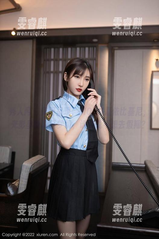 秀人网 - 美图呈现：MOON嘉依比基尼，光影里的夏日梦境，谁敢说不想去假期？