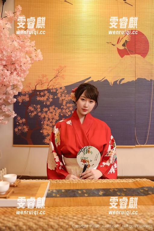 秀人网 - Nancy小姿的夏天图包分享：清新与幽默的完美交融！