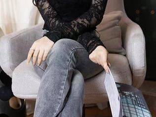 秀人网 - 说好的图库，结果却被sophie余冰的女友瞬间撩倒，下载吧，让你欲罢不能！