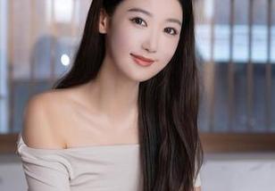 秀人网 - 吴小小的美足图集更新：每一只脚都在讲述一个小故事。