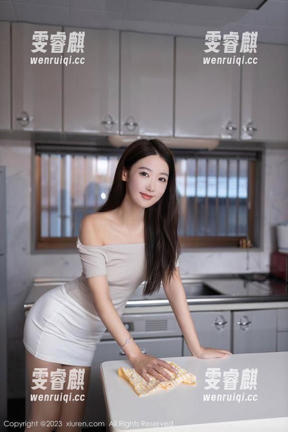 秀人网-吴小小 秀人网 - 吴小小的美足图集更新:每一只脚都在讲述一个小故事。
