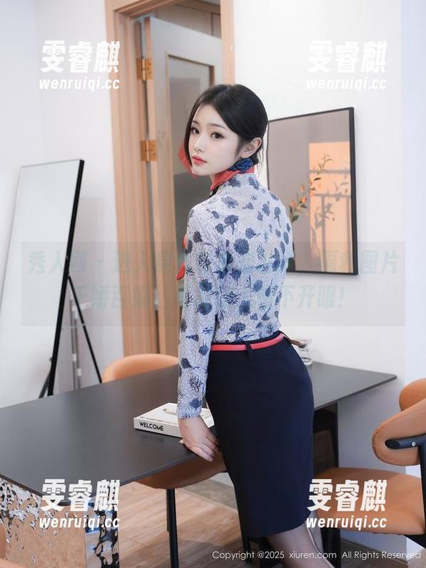 秀人网 - 进入果儿的旗袍世界，福利图片千娇百媚，真是让人移不开眼！