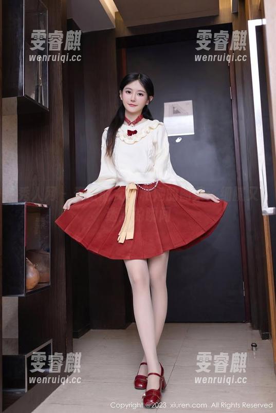 秀人网-麦田 秀人网 - 麦田的女神和她的图集:细腻又迷离的瞬间