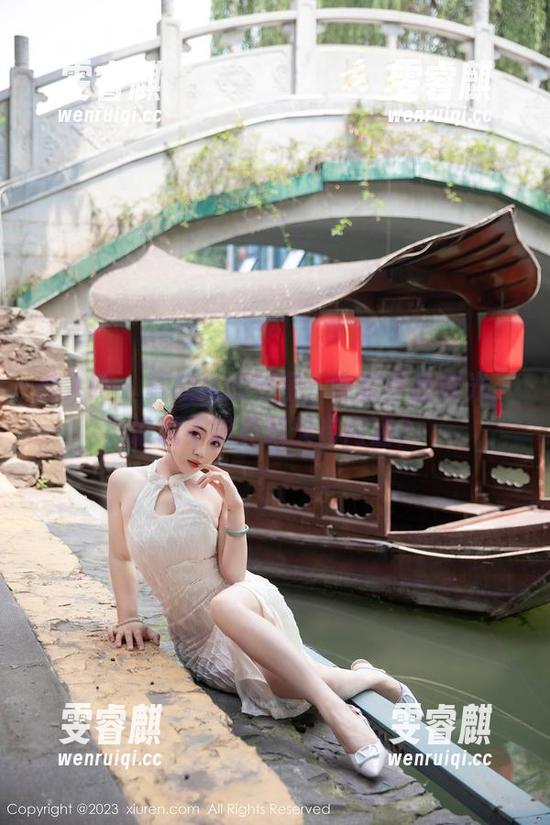 秀人网 - 黄歆苑的秘密：全套作品曝光，谁说不能养眼又有内涵？