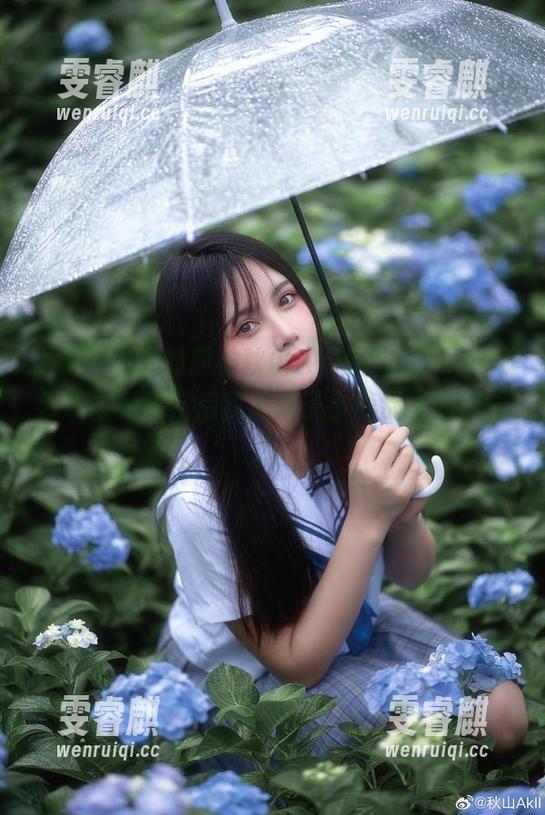 更新？你说的那种秋山AkI的“mirror彩云”才是看完后我满脑子小鹿乱撞的原图！
