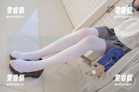 稚乖画册 - 不要被生煎团团的眼镜迷惑，这组写真值得你反复下载！