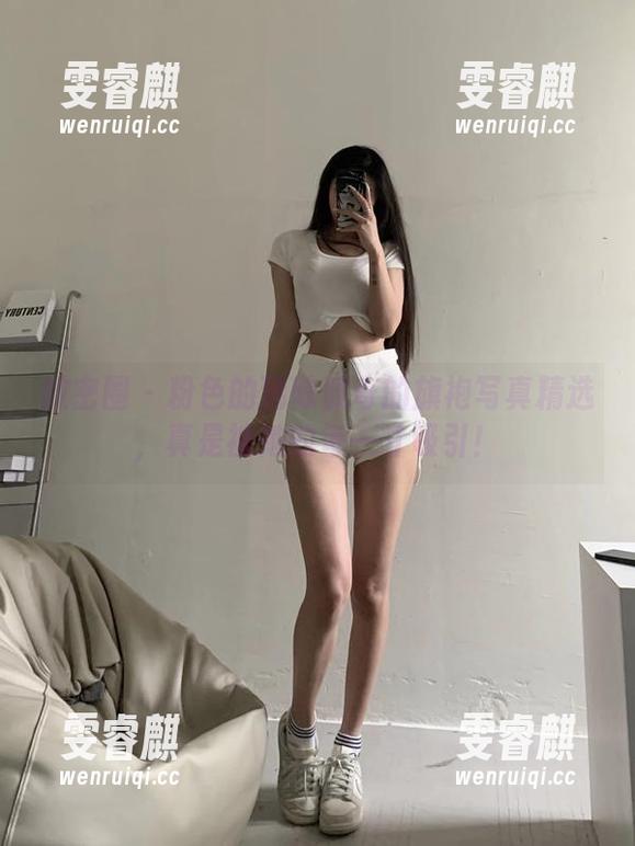 粉色的猪陈佩奇 微密圈 - 粉色的猪陈佩奇的旗袍写真精选,真是被她的每一寸吸引!