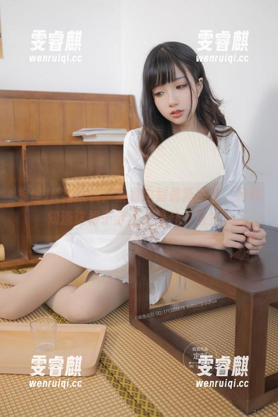 棕丝JK裙来袭！紧急企划最新图包，特想知道这裙子穿上去是什么感觉...