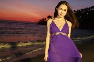 美媛馆 - 李李七七喜喜的红裙在私房原图里，简直是颠覆我的审美三观。
