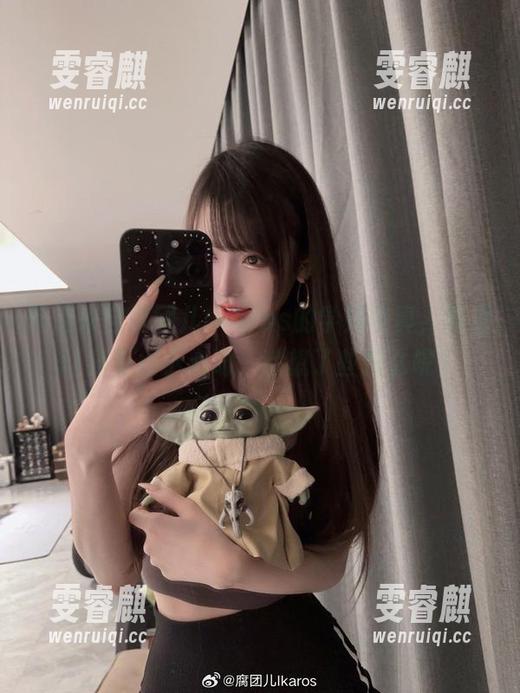 精选来自腐团儿Ikaros的学姐写真，真是让我有点小心动，乱想了些什么呢？