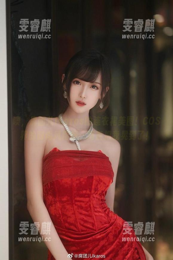 噢，腐团儿Ikaros的连衣裙美图！COS界的时尚风向标，简直把我晃到了！