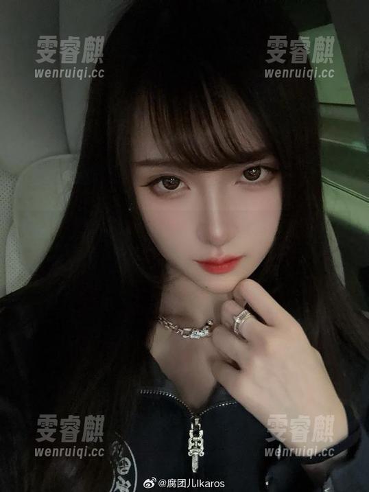 看！腐团儿Ikaros的油亮瞬间，免费的套图等你来撩