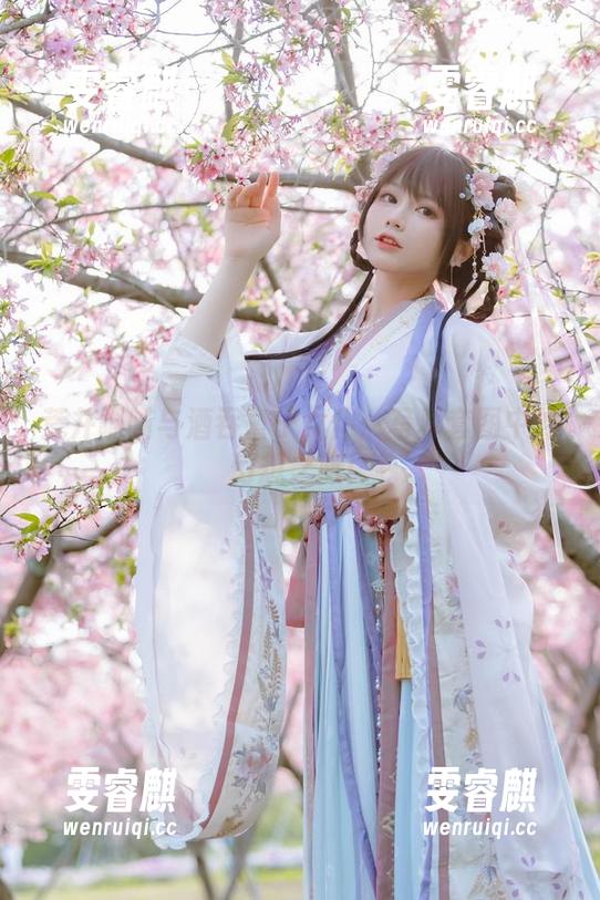 荒井喵喵与酒吞童子女仆：写真套图中的幻想之旅！