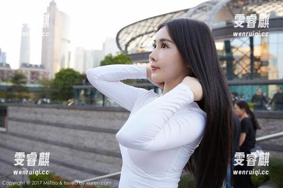 蜜桃社 - 图集里的桃乃香Tina内衣，轻轻一瞥，似乎有种特别的吸引。