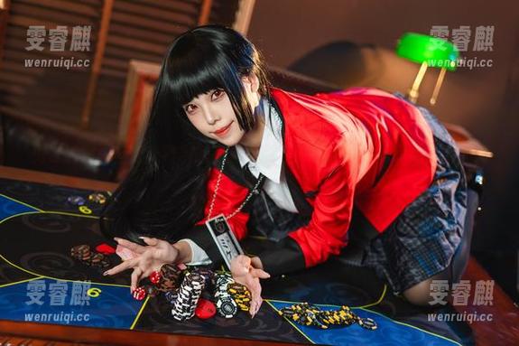 见过瑜伽，但蜜汁猫裘的写真作品集简直让人难以专心，目光游离...