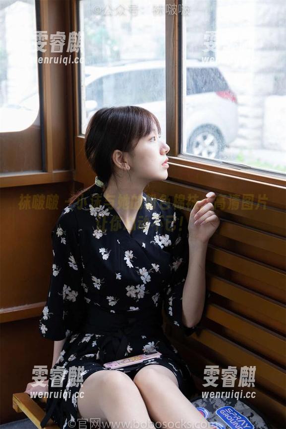 袜啵啵 - 小沫与她的粉色棉袜：高清图片让你心动不已！
