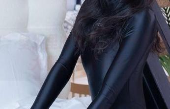 袜啵啵 - 壁纸里的故事：稚予与她的肉色大腿丝写真花絮！