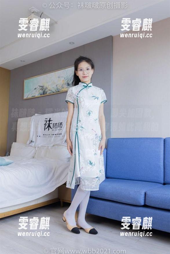 袜啵啵-糯米 袜啵啵 - 糯米的黑丝写真,脚尖加固款,真想知道她是怎么把黑丝穿得如此高级的!