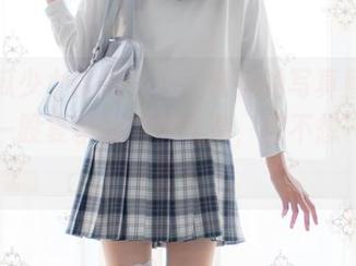 在西瓜少女的镜头下，穹妹的写真照片散发着一股夏季的慵懒气息，想不想一同感受？