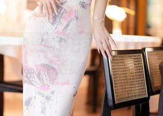语画界 - 奶瓶的夏日狂欢：壁纸合集，带你远离办公室