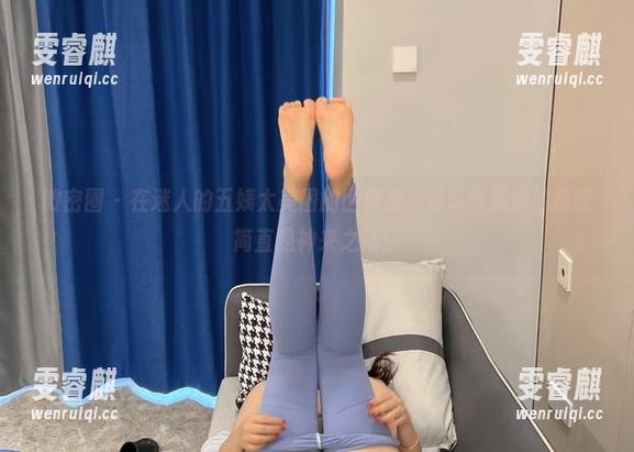 微密圈 - 在迷人的五姨太美图的世界里，香车与美臀的搭配简直是神来之笔！