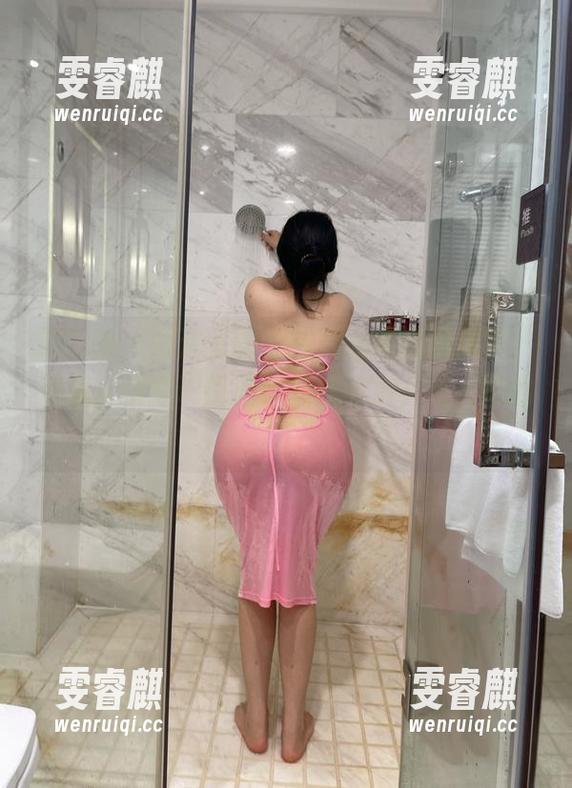 微密圈 - 在迷人的五姨太的高清图库中，蜘蛛女侠展现的不止是战斗力，还有她的幽默细胞！