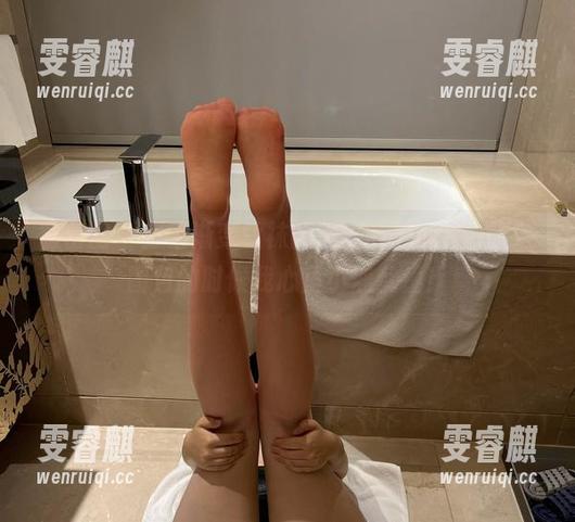 微密圈 - 穿上渐变丝袜的迷人的五姨太，下载图包的时候我心里小鹿乱撞！