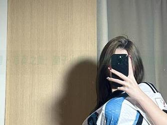 微密圈 - 写真之美：醇子小姨与蕾丝睡袍、渔网的黑色幻想