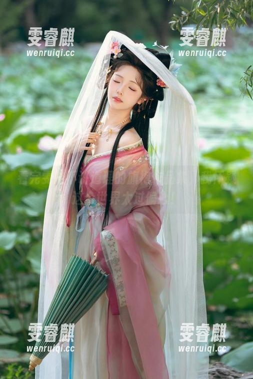 看完雯妹不讲道理的旗袍作品集，我怀疑这个世界太过偏心！
