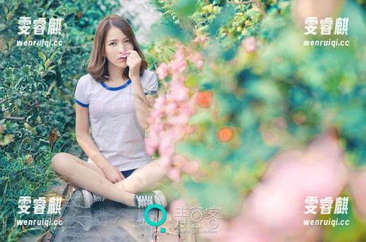 青豆客 - 欧阳妮娜娜那油亮的美图，简直是写真界的魔法，谁能抵挡这诱惑？