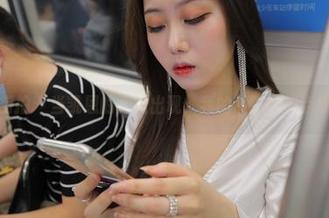 魔镜街拍 - 当凯恩的画像出现，我的心瞬间被点燃了！