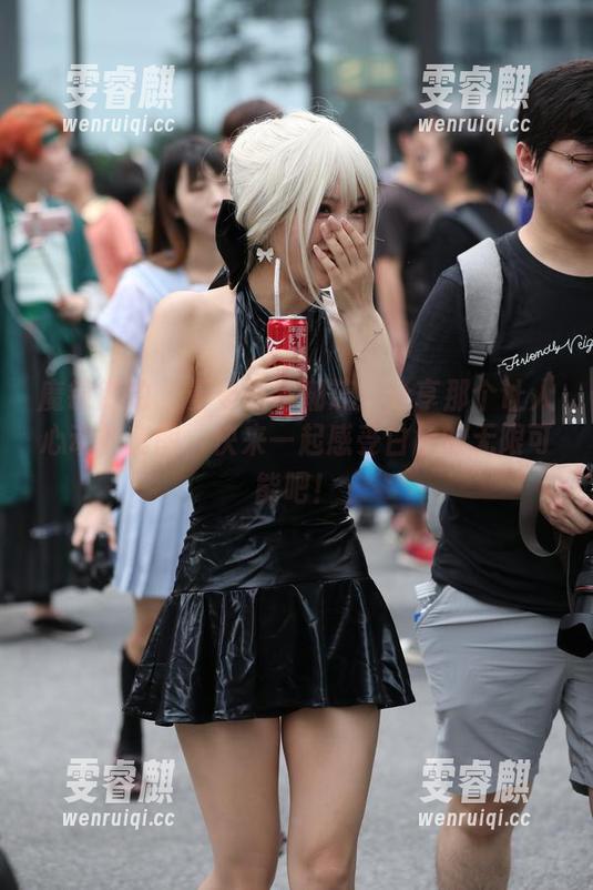 魔镜街拍-曼曼 魔镜街拍 - 曼曼白色潮流:分享那个让人心动的套图,快来一起感受白色的无限可能吧!