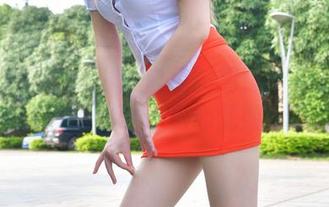 魔镜街拍 - 艾小青白色图包：听说白色让人心静，可是我心乱如麻？