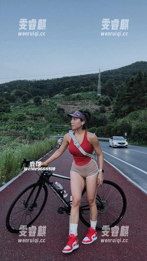 微密圈 - 家，是鹿瑶的舞台：居家私拍图片，随意却又让人想多了些什么。